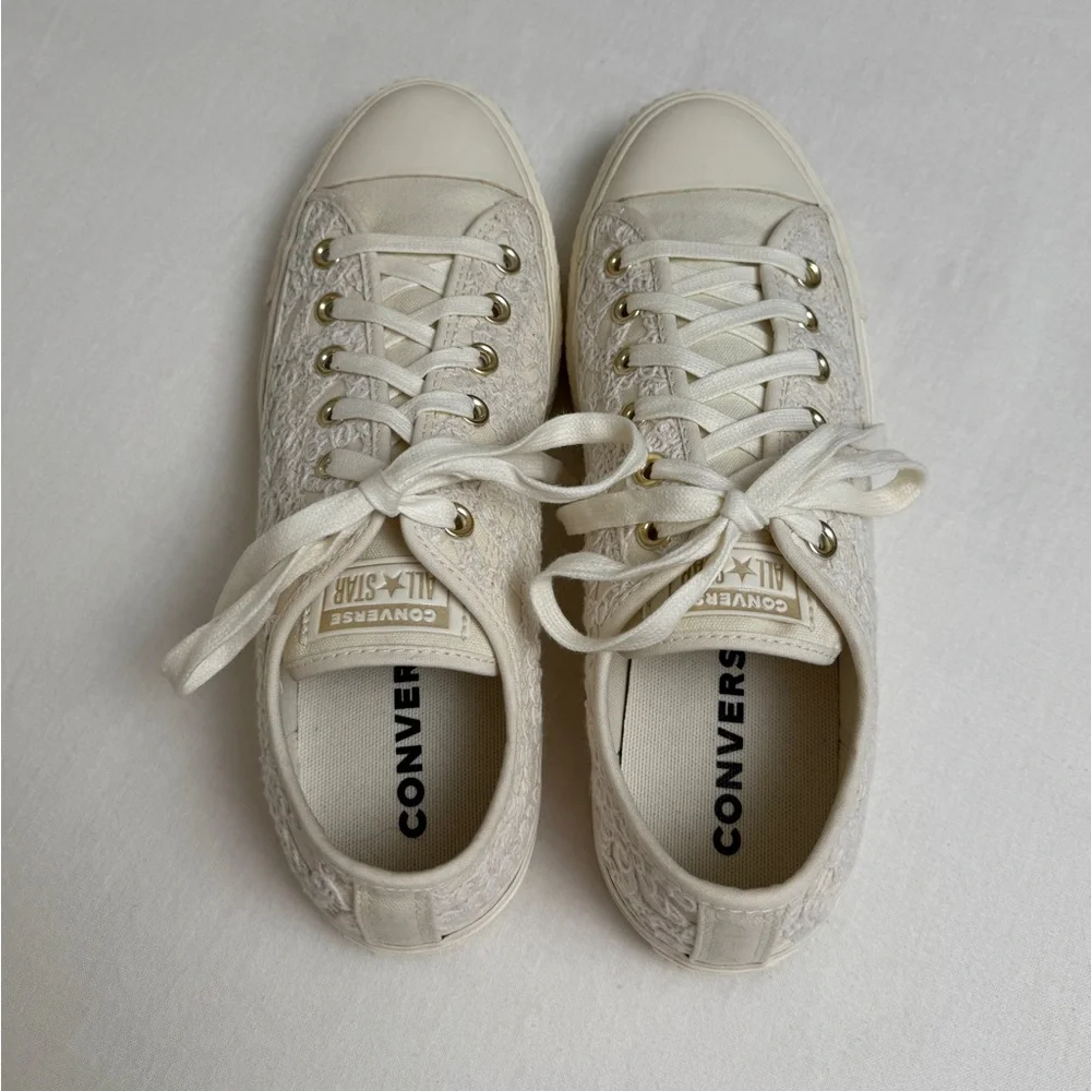 Converse Platform Low Tops In Off White Ivory Size 10 Boho Floral Embroidered